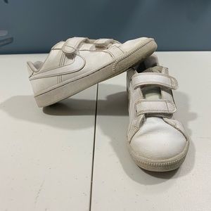 - Nike white low tops kids size 1y. Smoke/pet free home. Accepting offers.